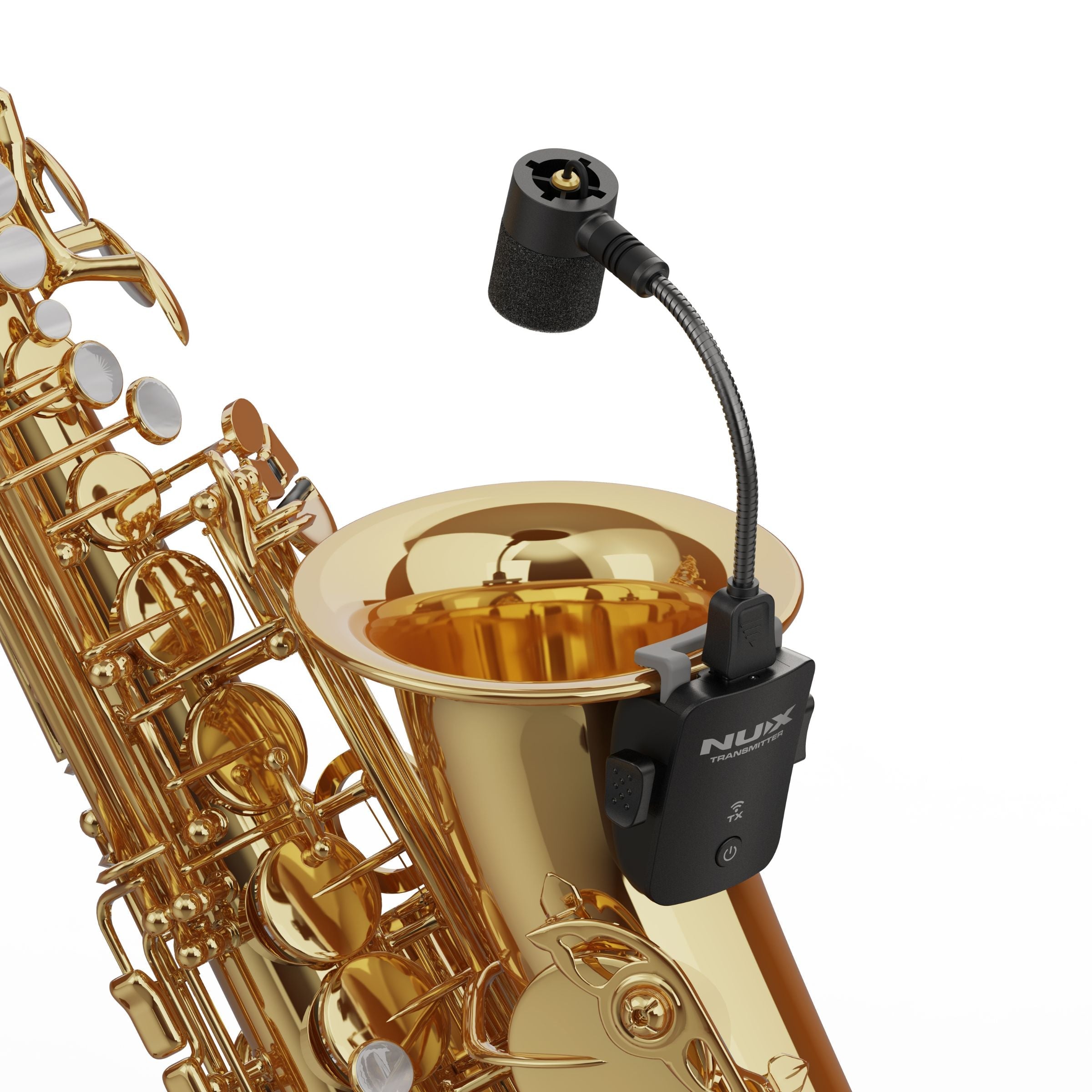 NUX B-6 Pro zender met microfoon geklemd op de beker van een altsaxofoon