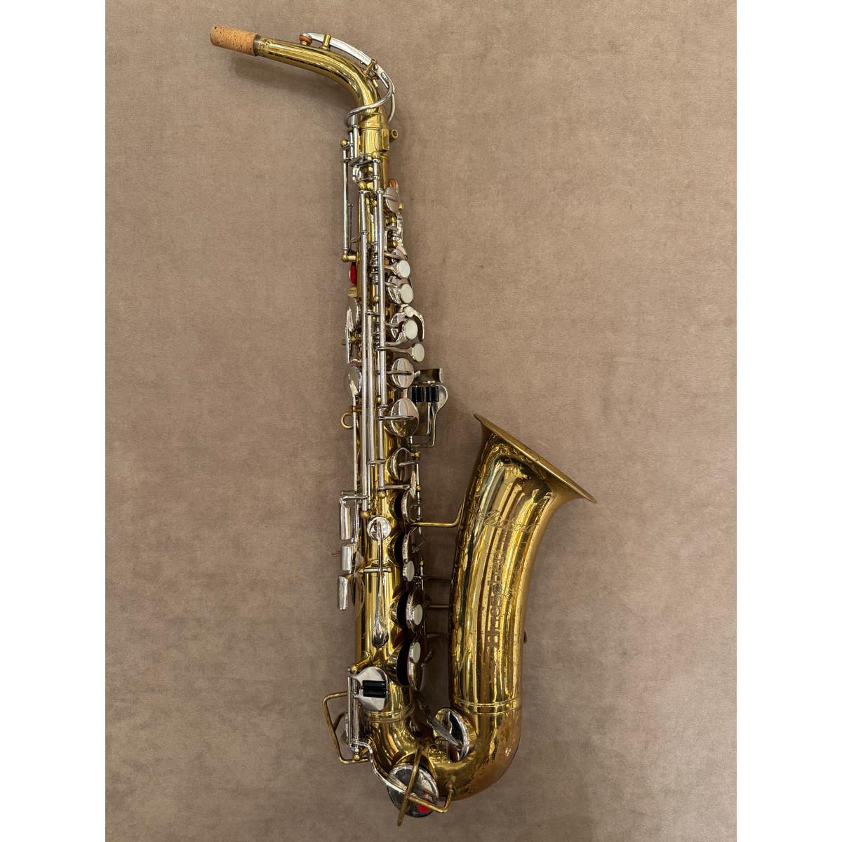 Buescher Aristocrat Series III altsaxofoon 372472