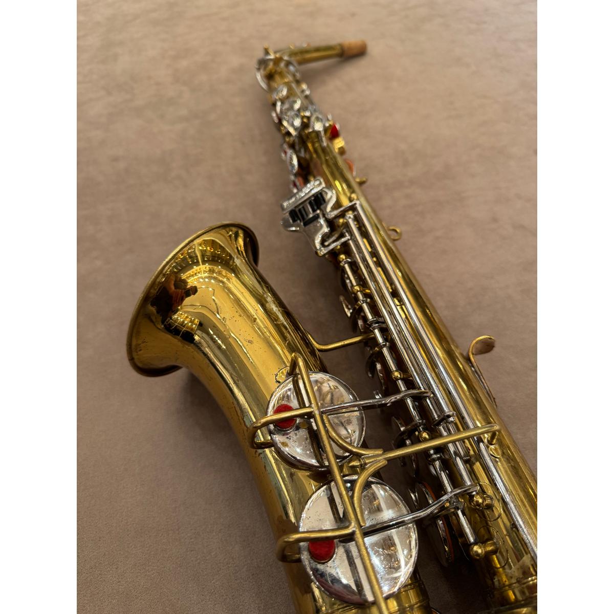 Buescher Aristocrat Series III altsaxofoon 372472
