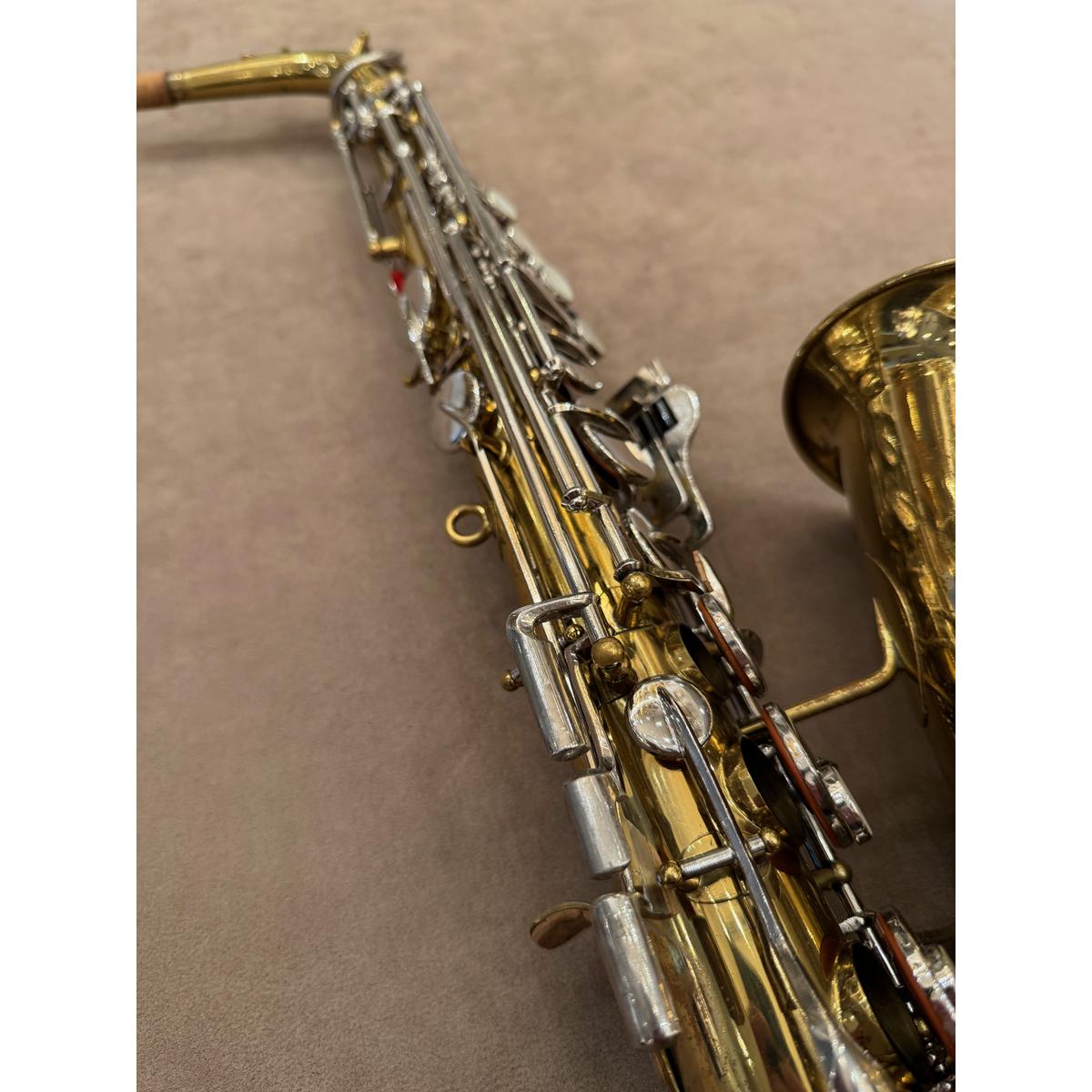 Buescher Aristocrat Series III altsaxofoon 372472