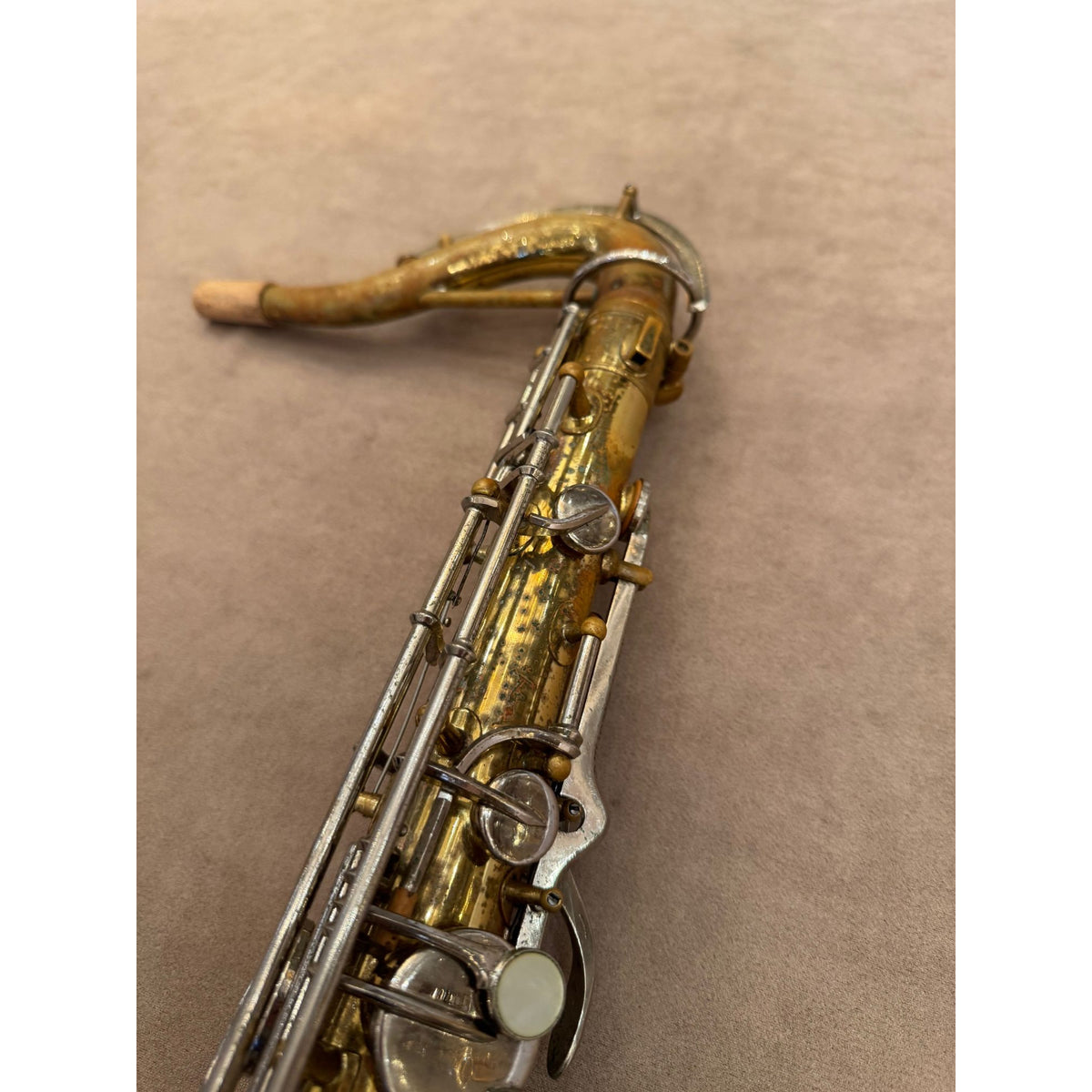 Buescher Aristocrat Series IV tenorsaxofoon 381327