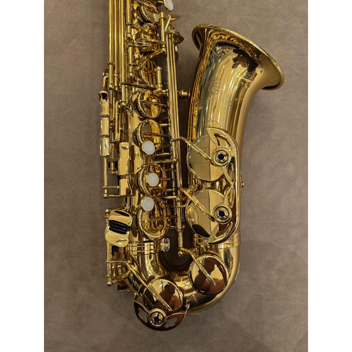 Jupiter JAS700 altsaxofoon AF05937 onderzijde en beker