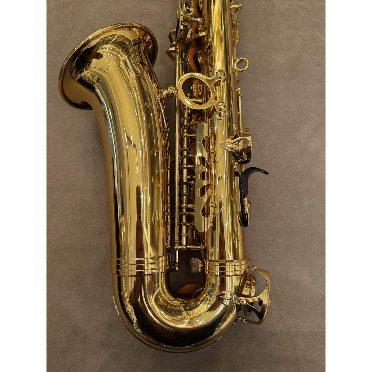 Jupiter JAS700 altsaxofoon AF05937 achterzijde en bocht