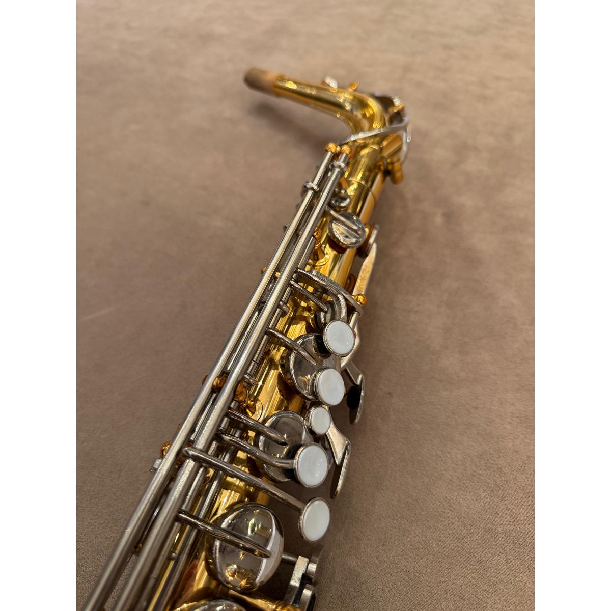 Vito Yamaha YAS-21 altsaxofoon 40721 bovenste kleppen detail