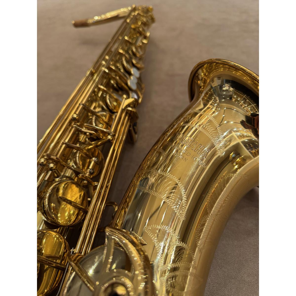 Yamaha gravure op de klankbeker van de YTS-62 tenorsaxofoon 45390