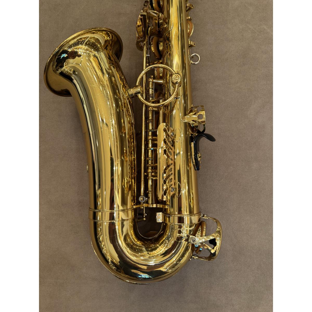 Achterzijde en beker van de Yanagisawa A500 altsaxofoon 148942
