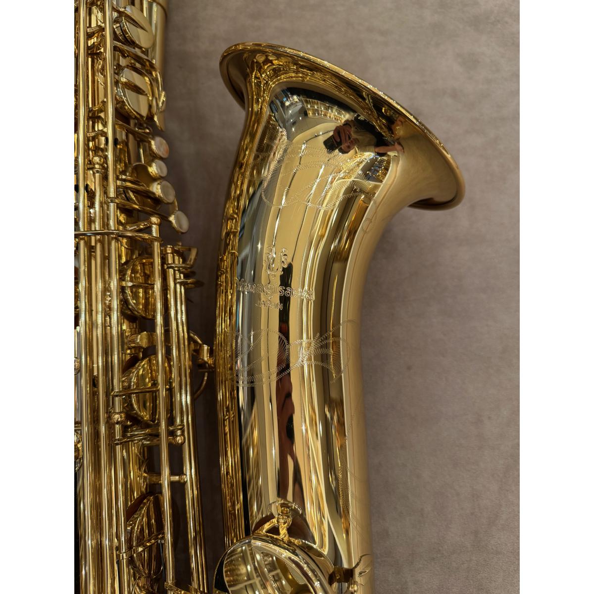 Yanagisawa B-WO1 baritonsaxofoon 417867 bekergravure